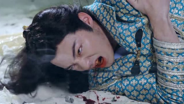 《上古情歌》黄晓明雪中奋战 男子倒地吐血