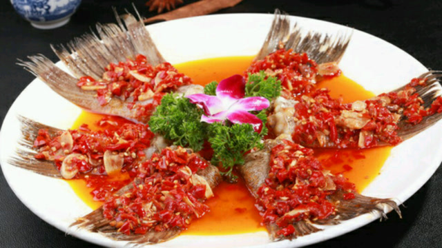 特色菜 香辣肉嫩"剁椒鱼尾"挑战辣诱惑