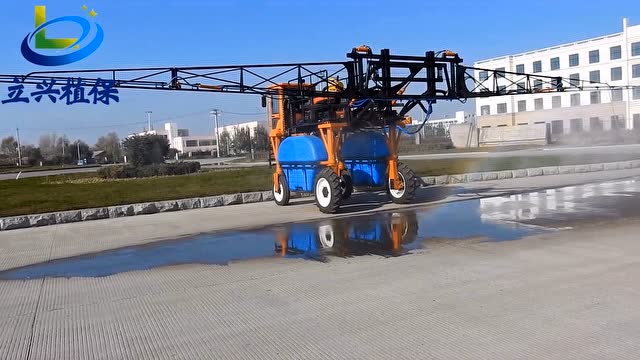 立兴新型高架喷药机车 自走式喷杆喷雾机