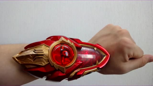 梦比优斯奥特曼变身器实物展示