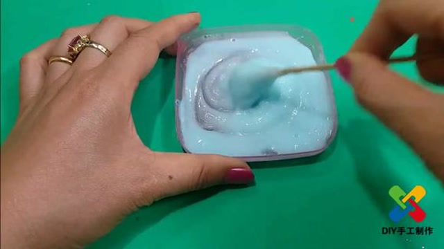 洗发水加牙膏水晶泥制作方法家里常有的材料就能做不用去买