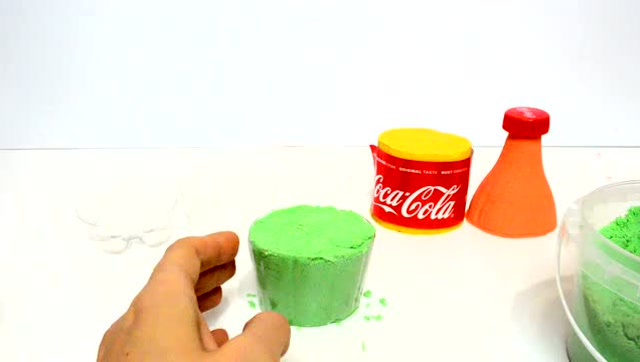 制作彩泥多彩可乐学英语颜色 练习动手能力!