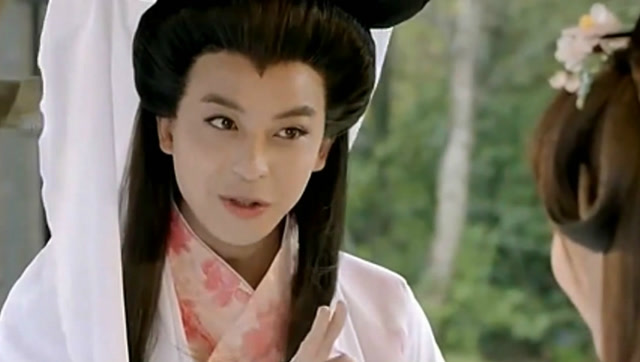 张伟居然扮演女装,唐悠悠的表情一脸嫌弃