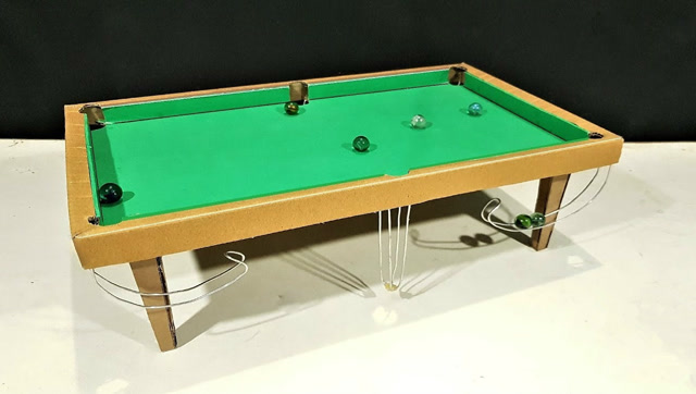 用纸板diy迷你台球桌,朋友来了玩一局,真带劲,看看他是怎么做的