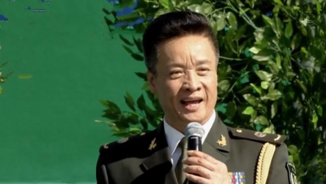 阎维文《小白杨》,一首经典的军旅歌曲,真带劲儿