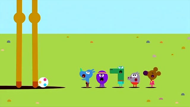 嗨道奇之海妮你一脚把球踢到那里去了小朋友快去把它找回来吧!