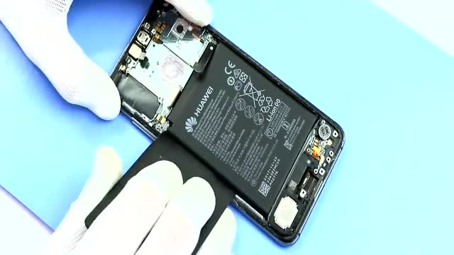 华为p20拆机,做工相当精细