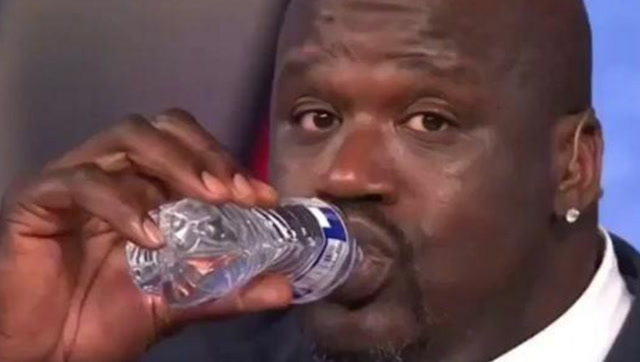 奥尼尔的手有多大,矿泉水喝成口服液的感觉