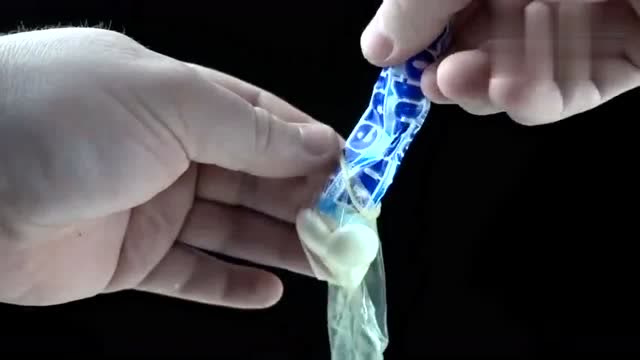 科技实验:当曼妥思遇上可乐,结果会发生什么呢