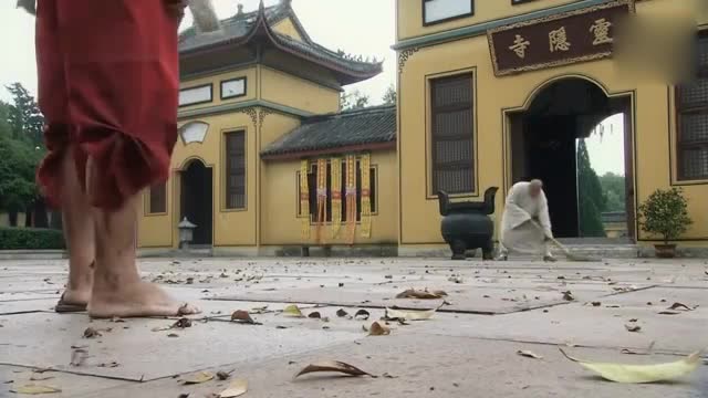 活佛济公:赤脚李修缘灰头土脸来到灵隐寺,监寺大师吓的直接晕倒