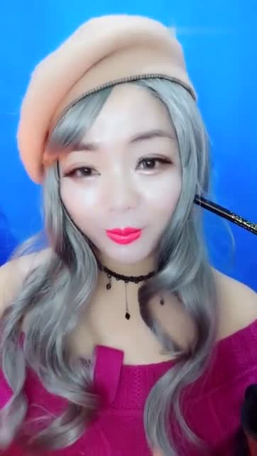 恐怖大妈几秒变成美女,也是厉害了