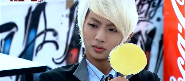 《终极一班》终极f4版的一个人盯着一个人,花灵龙:太诡异了吧