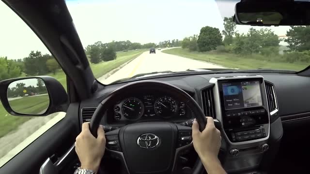 2018丰田兰德酷路泽开上公路这行车质感就知为啥卖一百多万了