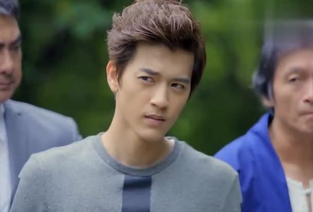 校花的贴身高手:楚梦瑶偷看林逸,不料却被李博亮钻了空!