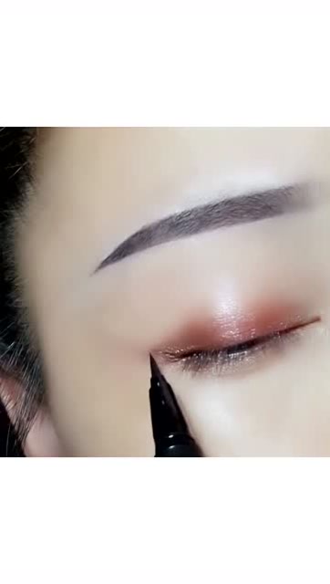 新手这样画眼线简单精致——安排