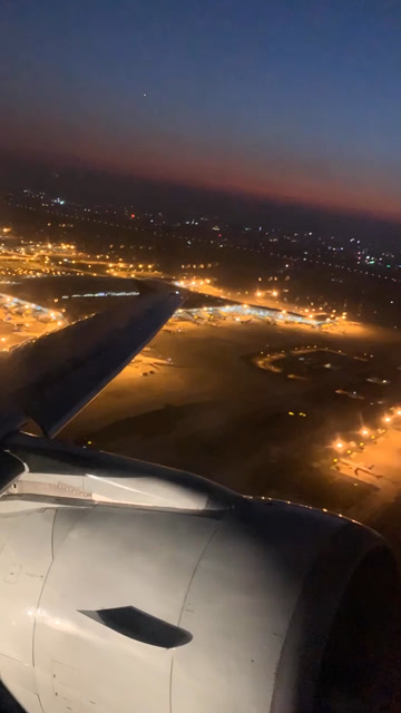 夜晚飞机起飞的全过程,瞬间看到地平线,夜景太美