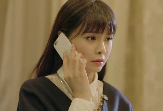 我的奇妙男友:张萱萱好像发现了什么,地上为什么有爬痕.