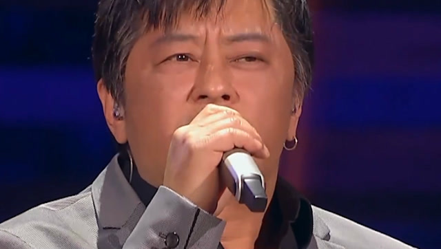 金曲捞上,王杰和黄绮珊《爱的太多》,感动得流泪!