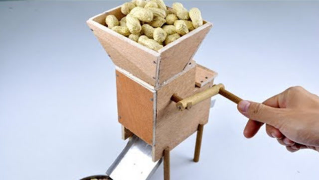 牛人自制剥皮机,用起来省力多了,简直就是天才发明