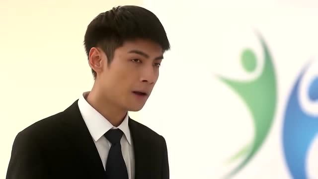 何以笙箫默:许影这是故意在默笙面前挑拨离间,让默笙心慌