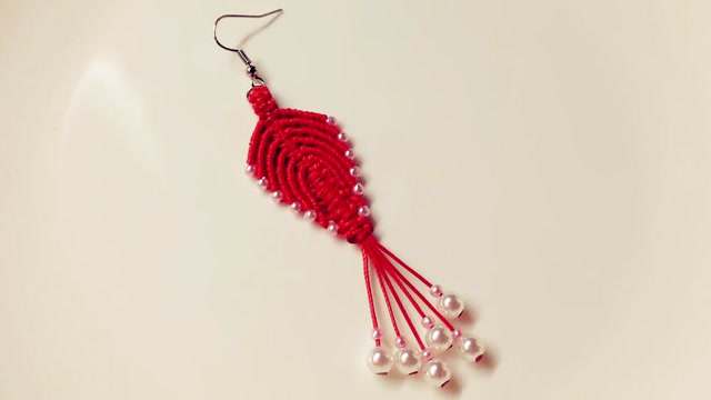 手工绳编织漂亮的凤凰叶珍珠耳环