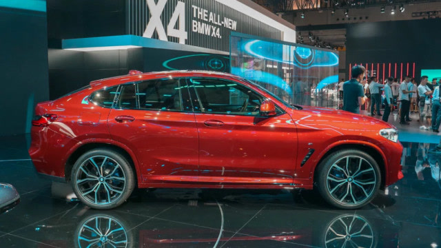 2018成都国际车展,宝马x4新换代,加速4.6秒, 车尾让奔驰"傻眼"