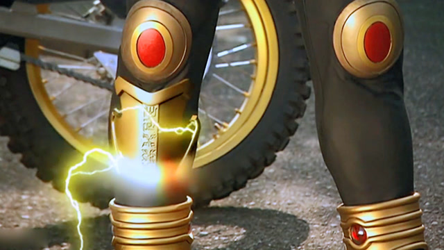 假面骑士空我最厉害核爆踢好一招无敌飞毛腿