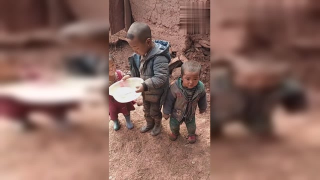 这三个孩子都是灰头土脸的,模样真是太可怜了,令人心酸