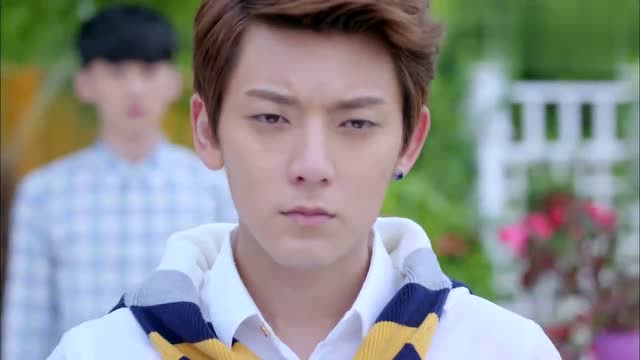 方廷皓威胁喻初原接受他的挑战,若白现身维护初原!