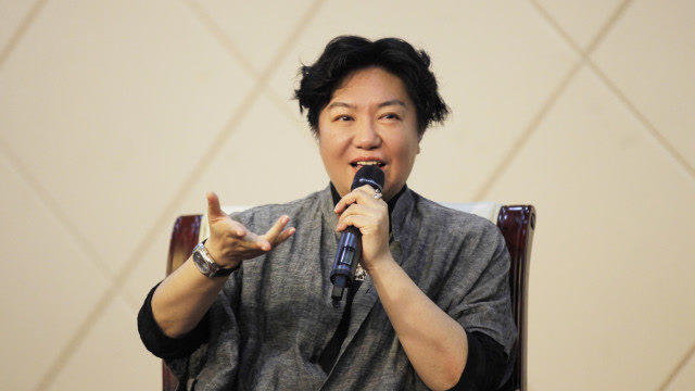 话剧女导演田沁鑫:在重症监护室待了44天后,我想做个女的