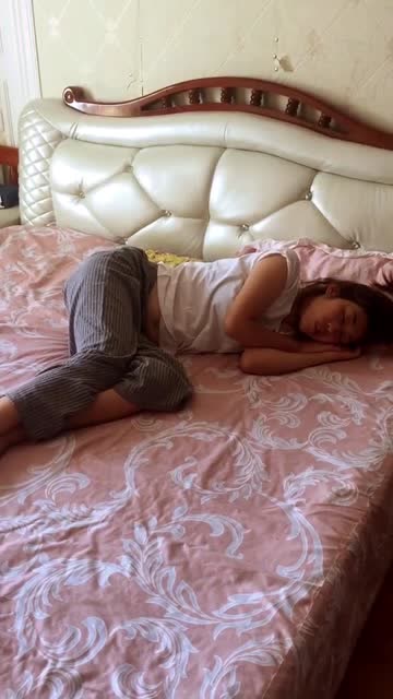 老婆说要哄孩子午睡,可结果是这样,这媳妇还能要吗?