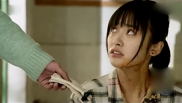 杉菜痛哭,花泽类教杉菜倒立,这样眼泪就流不出来了