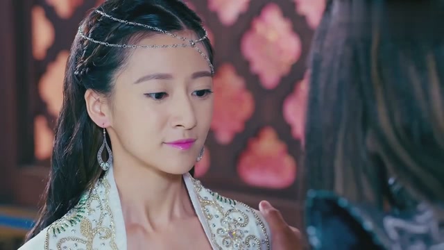 屠梦注意到丁隐一行人的表情,质疑他们的目的,将他们赶出医馆