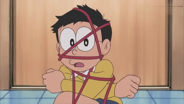 粤語版哆啦a梦:大雄拿着绳子滚下楼梯,结果被绳子绑住动弹不得