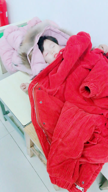 一人带两个宝宝上舞蹈课,希望我能一直坚持下去,真的好累