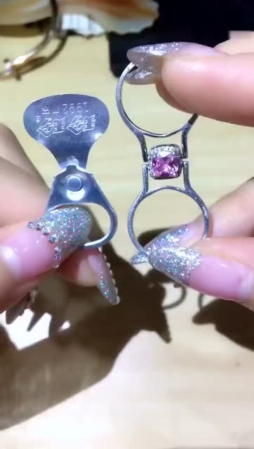 这样的易拉罐戒指,估计所有妹子都想要吧!