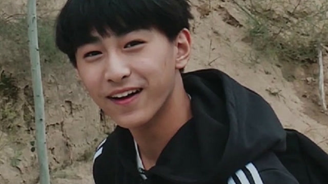 《变形计》最萌嘉宾,书包装的东西让胡子豪震惊:你来干嘛?