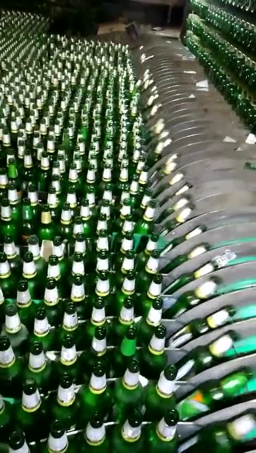原来我们喝的啤酒就是这台机器造出来的,真的是长见识了!