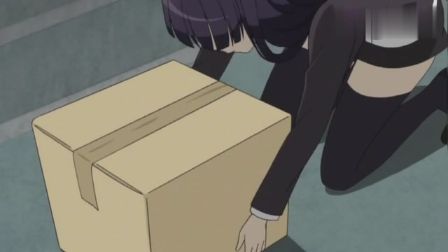 双炽男友力十足,凛凛蝶搬不动箱子,他轻易地搬起来了!