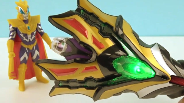 早教趣味玩具:捷德奥特曼王者圣剑太好玩了,丰富宝宝认知