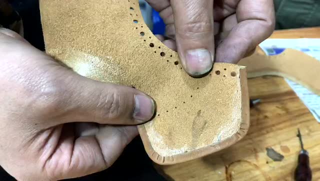范师傅教做手工鞋系列之做鞋帮折边1