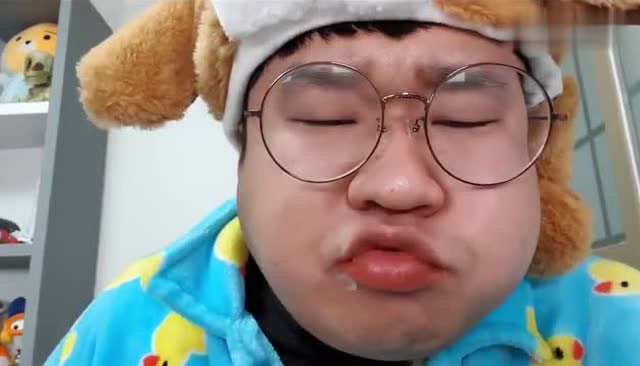 韩国吃货胖子,吃香辣炒肉丝和辣炒年糕,胖子吃饭无敌了