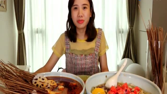 大胃王密子君自制超大份钵钵鸡和冰粉,网友直呼:真的是太会吃了!