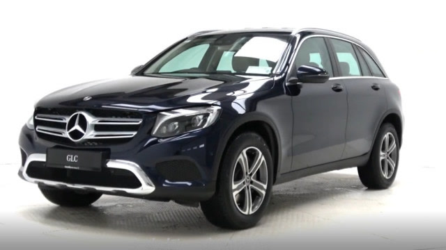 实拍:2019款奔驰glc220,车门打开看到内饰,还买啥宝马x3