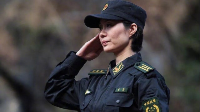 中国最美女警花16岁就当武警徒手爬五楼只要57秒