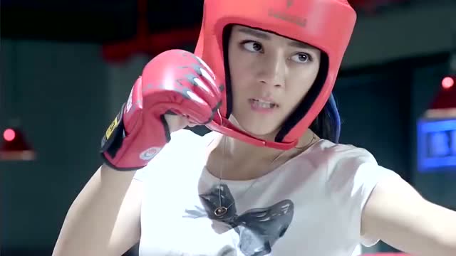 麻辣变形计:柳莎挑战小迪,不料不肯认输,被虐惨