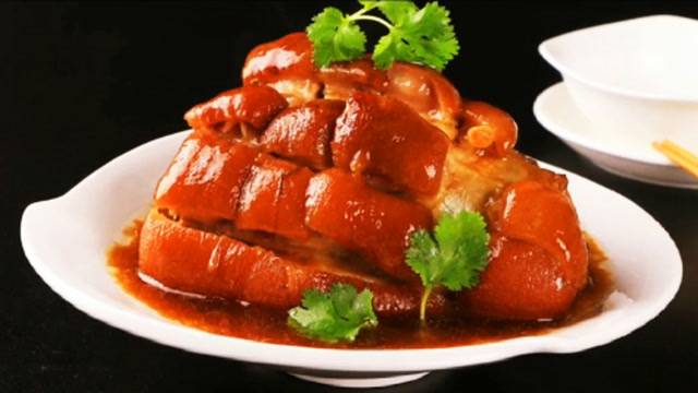 年夜饭"红火人生"红扒肘子,原来这么简单,1分钟就能学会