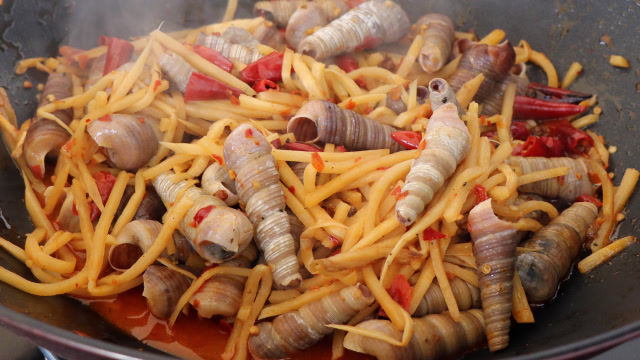 最近吃啥都腻,唯独这火筒螺飘香四溢,闻着都口水直流