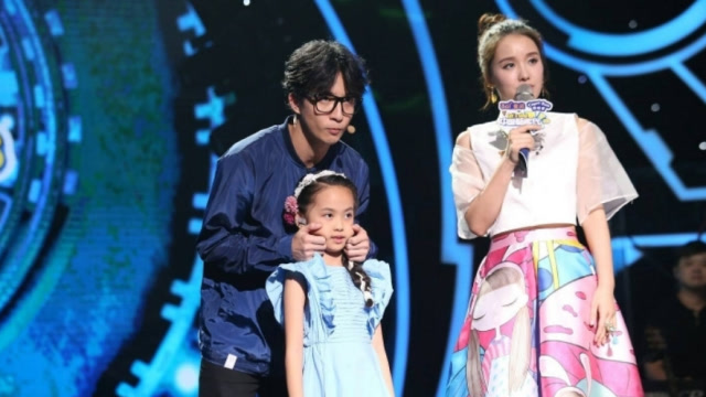 夏侯钰涵与薛之谦合唱小孩网友老薛闭嘴要听小孩唱