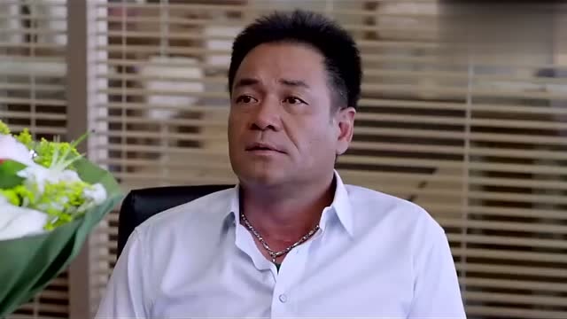 一仆二主:齐建军为了追到富婆,也是够卖力的,天天送花!